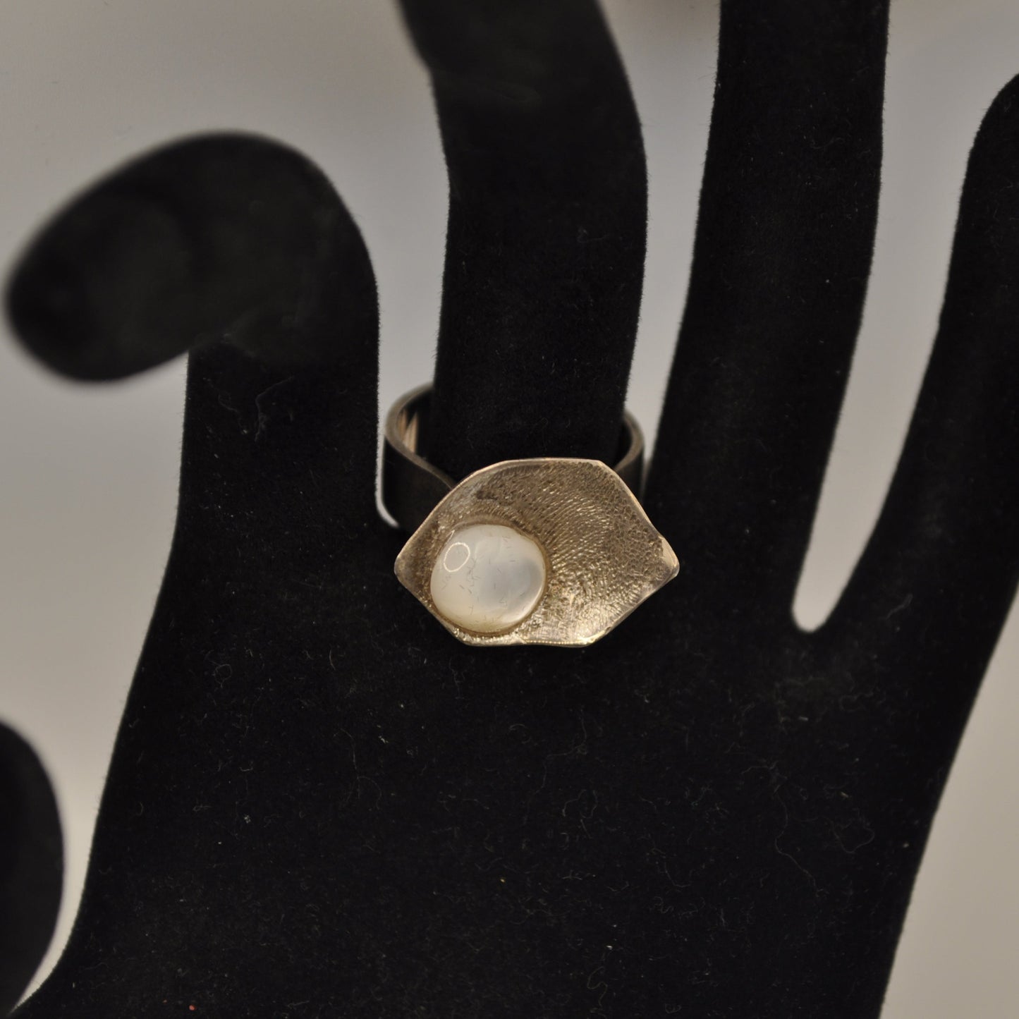 Silver Ring with Mother of Perl Center stone