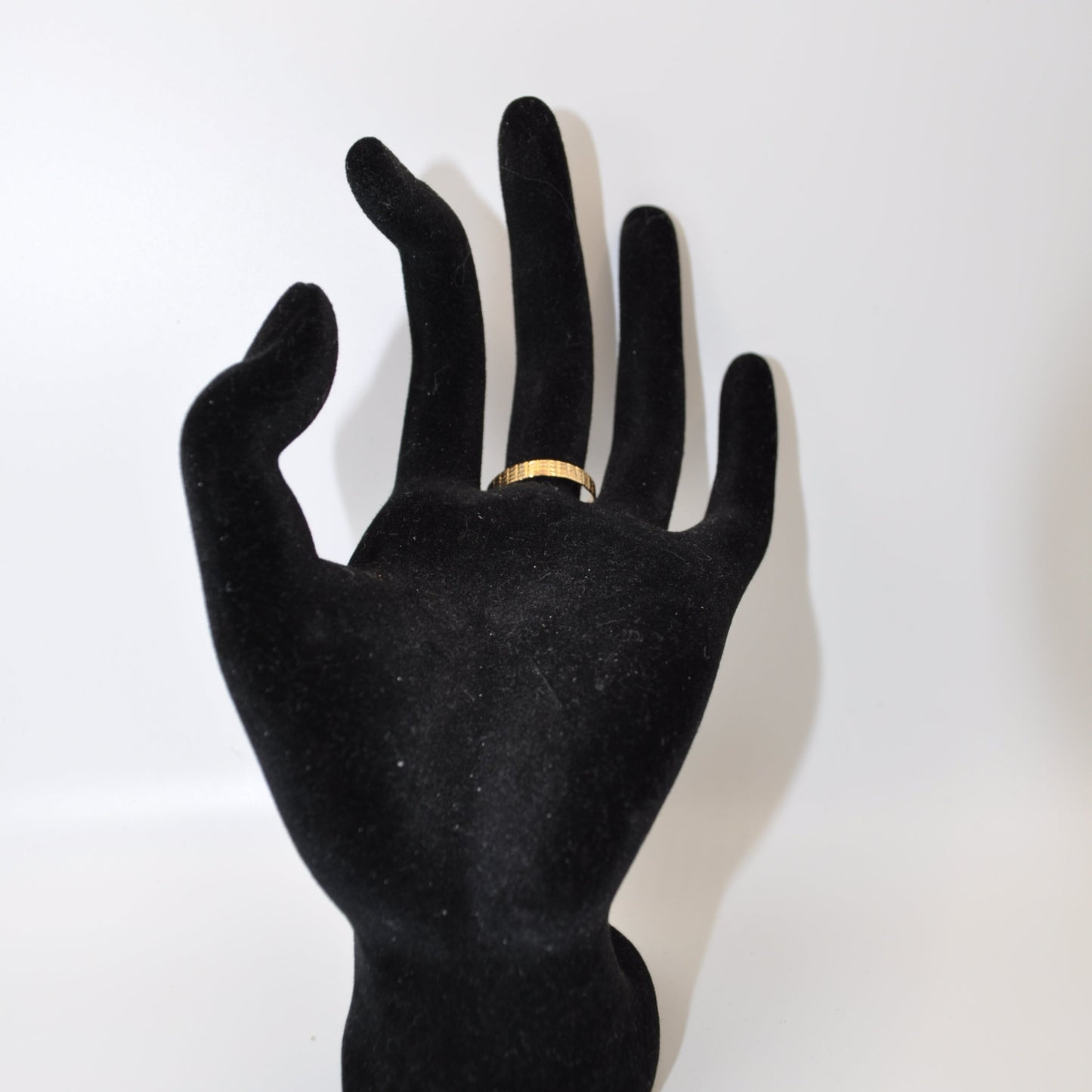 10k Gold Band With Accent Hash Pattern