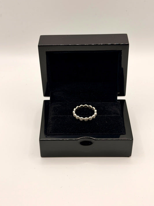 Size 7 in black velvet box by Jarovi Frang